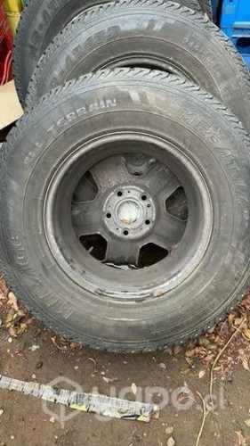 Llantas con neumáticos originales JEEP