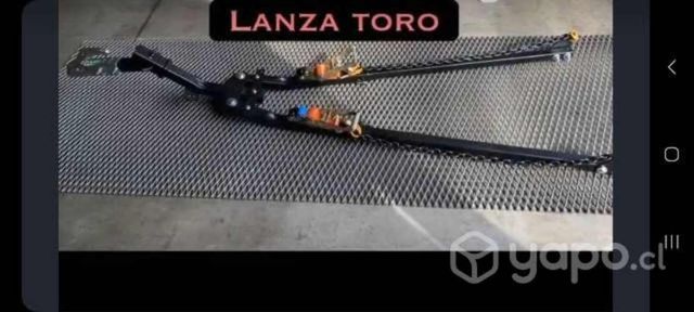 Lanza toro de tres puntas