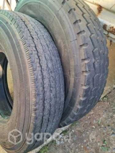 2 Neumáticos 700 x 16 para camión 3/4