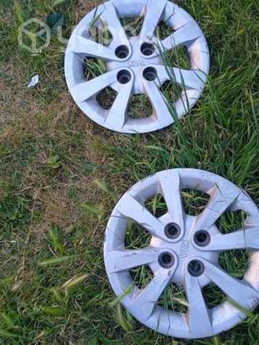 4 llantas con neumáticos y tapas originales del ki