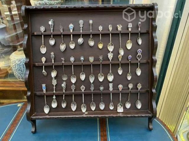 Antigua gran colección cucharitas Souvenir repisa