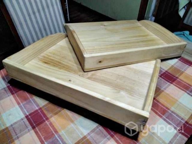 Calzones rotos amasados en una tabla tradicional