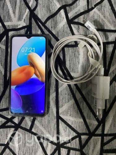 VIVO y22s seminuevo sin caja