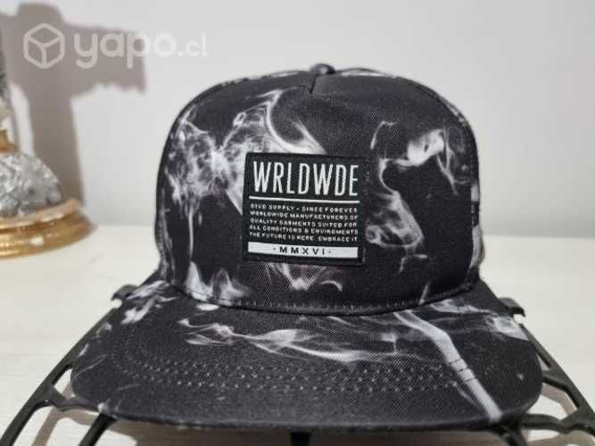 SnapBack WorlsWilde H&M
