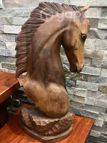 Caballo tallado en madera