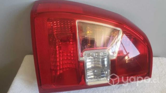 Foco trasero izquierdo kia carens ex año 2017