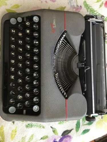 Máquina de escribir Hermes Baby 1941