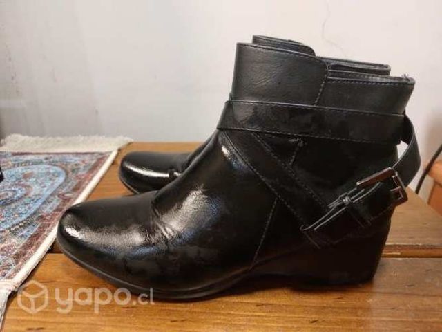 zapato negro nuevo, número 40
