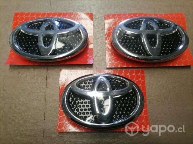 Emblema delantero toyota new yaris