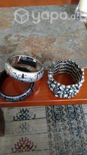 Pulseras de mujer!! El valor es por las tres