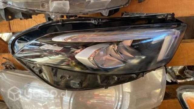 Óptico mercedez Benz a200 2022