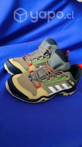 Zapatillas hombre senderismo Adidas nuevas #41