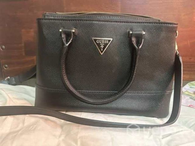 Cartera Guess negra original y nueva
