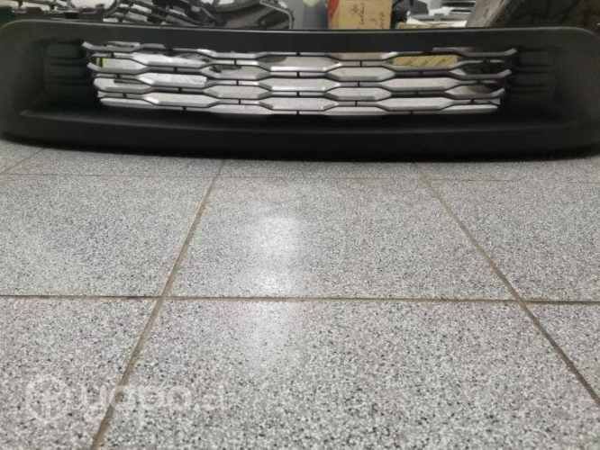 Rejilla parachoque RAM V700