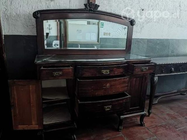 Mueble buffet antigüo de madera