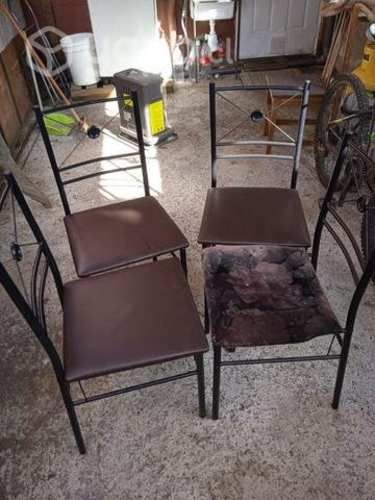 4 sillas buen estado por espacio