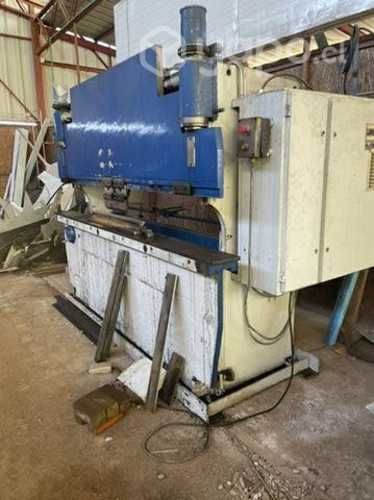 Plegadora de 2,6 metros de ancho, plega hasta 3mm