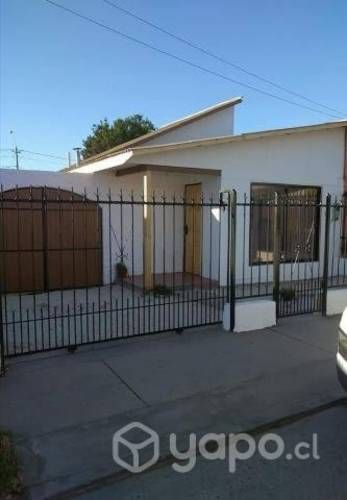 Casa 2 pisos ubicada sector Sindempart