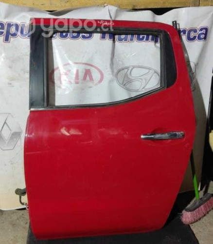 Puerta Trasera Izquierda Nissan Np300 roja