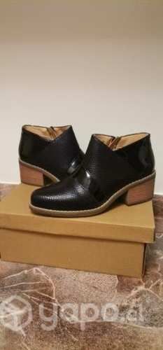 Botines nuevos número 35