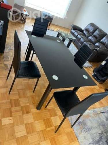 Comedor 4 sillas , vidrio negro.
