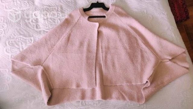 Hermosa capa con alpaca. Nueva, en perfecto estado