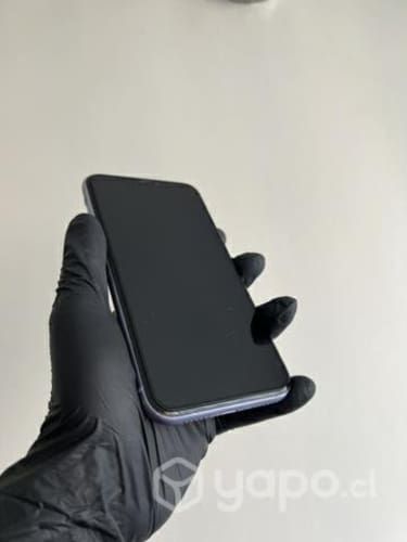 IPhone 11 Lila, seminuevo en caja
