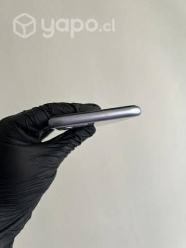 IPhone 11 Lila, seminuevo en caja