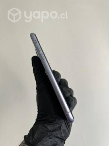 IPhone 11 Lila, seminuevo en caja