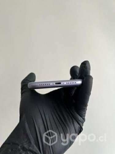 IPhone 11 Lila, seminuevo en caja