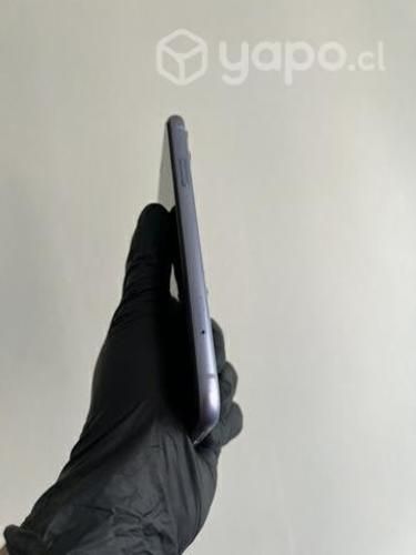 IPhone 11 Lila, seminuevo en caja