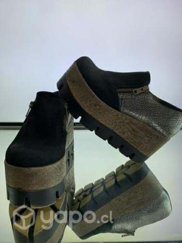 Zapatos marca CHUNKY talla 35