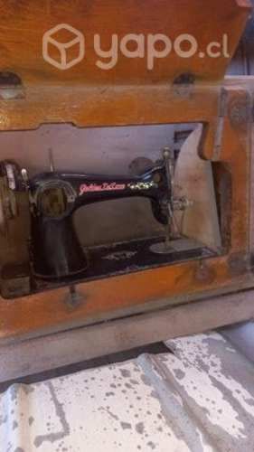 Máquina de coser antigua
