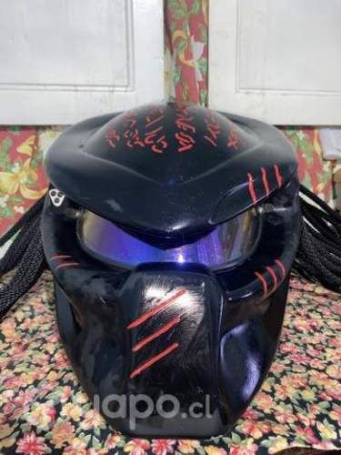 Casco depredador para moto