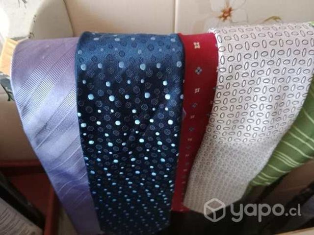 Corvatas distintos colores