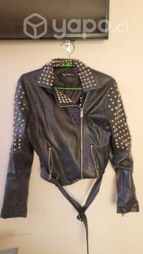 Chaqueta cuero con tachas