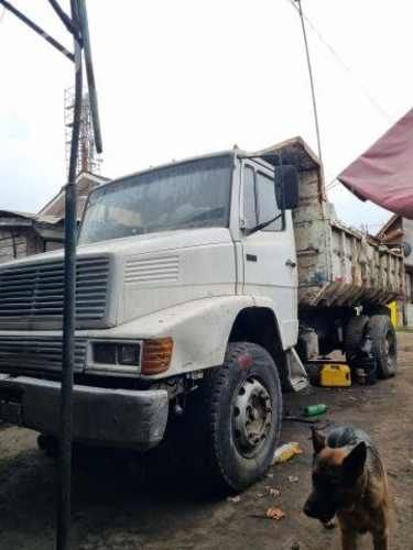 Camion tolva mercedes