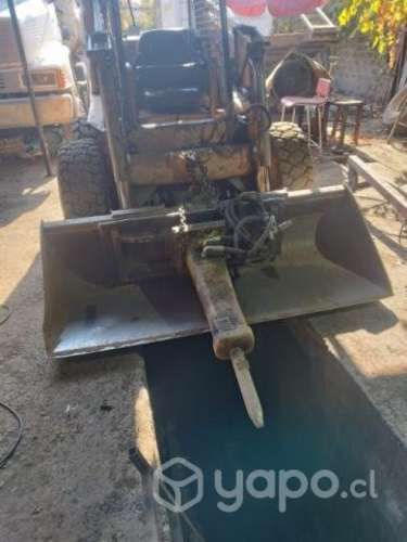 Minicargador con martillo