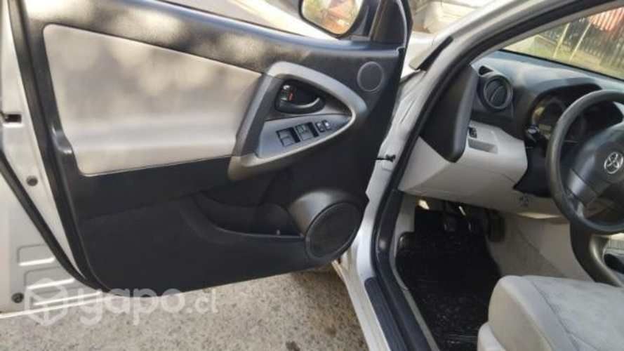 Vendo suv toyota rav4 año 2010
