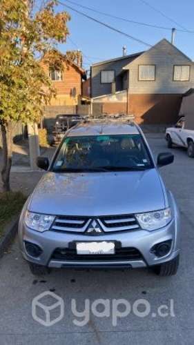Mitsubishi montero sport 2014