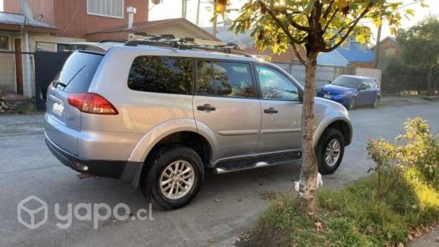 Mitsubishi montero sport 2014