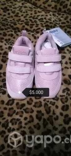 Ropa de niñ y mujer y hombre