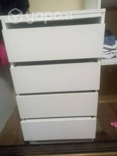 Comoda de closet en buen estado
