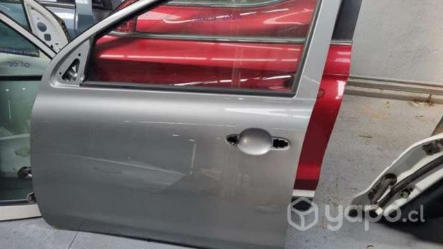 Puerta nissan march 2020