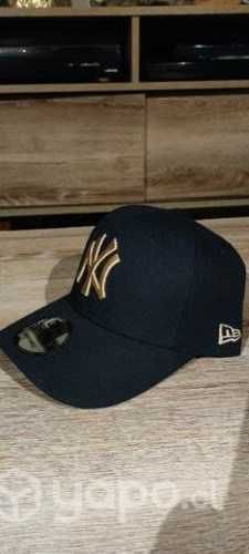 Jockey New Era negro dorado