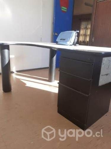 Mesa Oficina con cajonera, cubierta de melamina