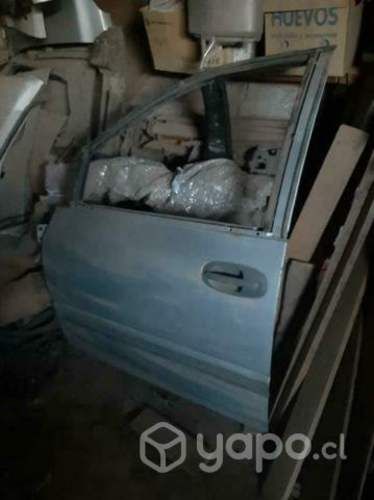 Puerta chofer chrysler caravan 97-01