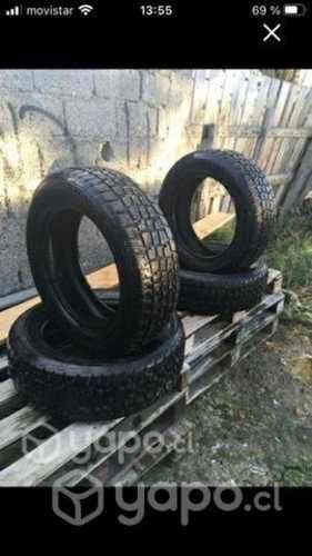 Neumáticos con clavos