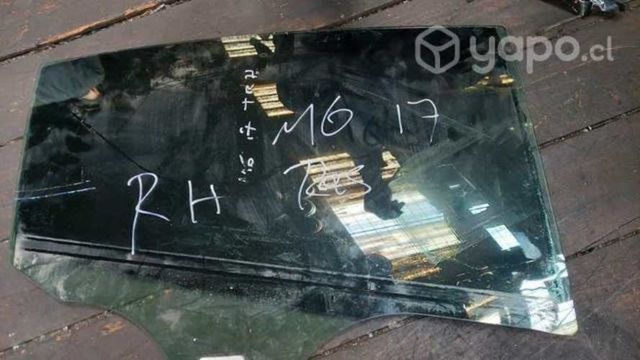 Vidrio trasero mazda 2017