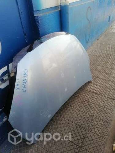 Capot mazda 2 con detalle